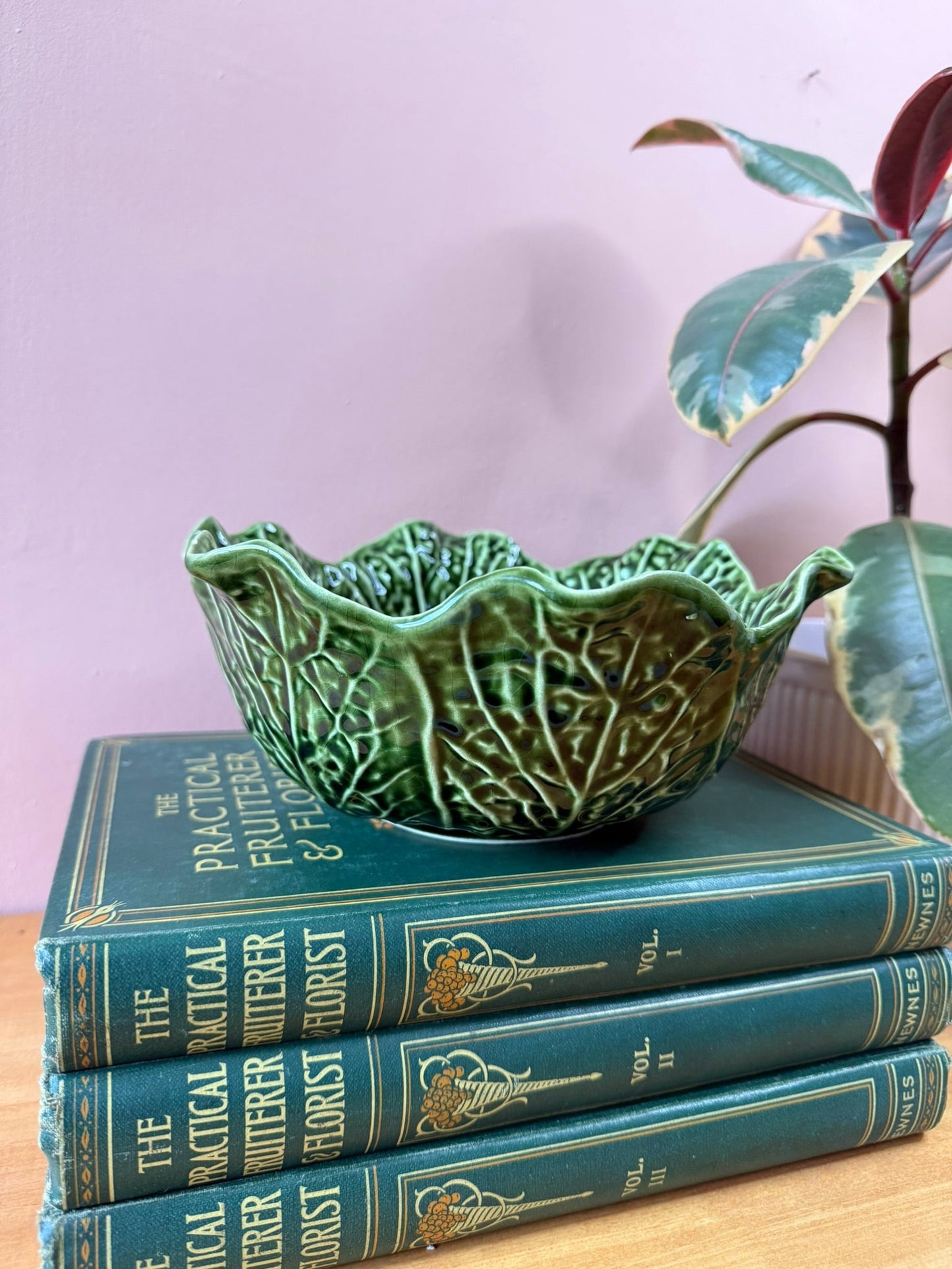 Subtil (Portugal) Ceramic Cabbage Leaf Bowl