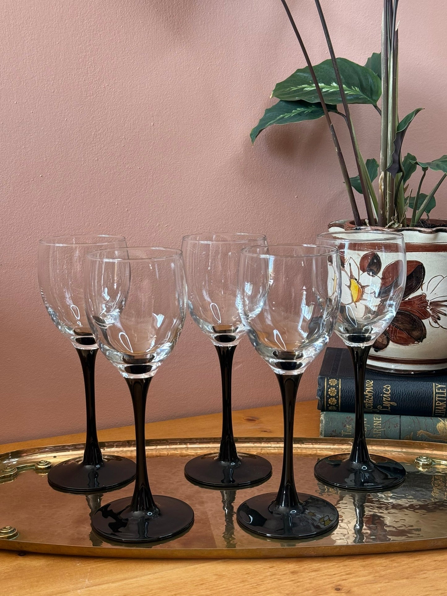 Five Luminarc Domino Wine Glasses w/black stems